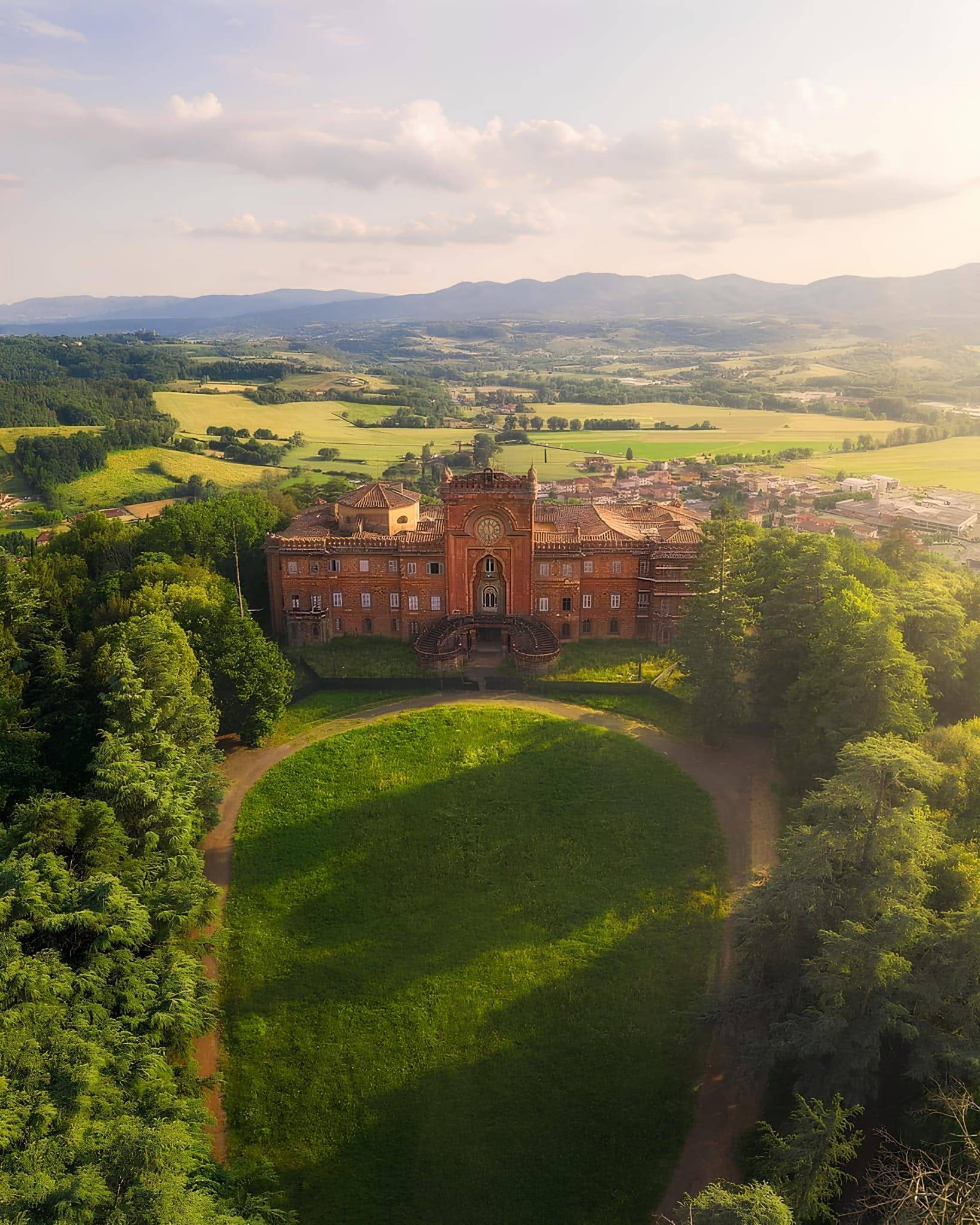 Facciata lunare del Castello di Sammezzano